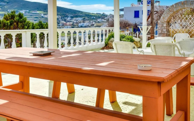 Pretty Holiday Home in Syros near Sea