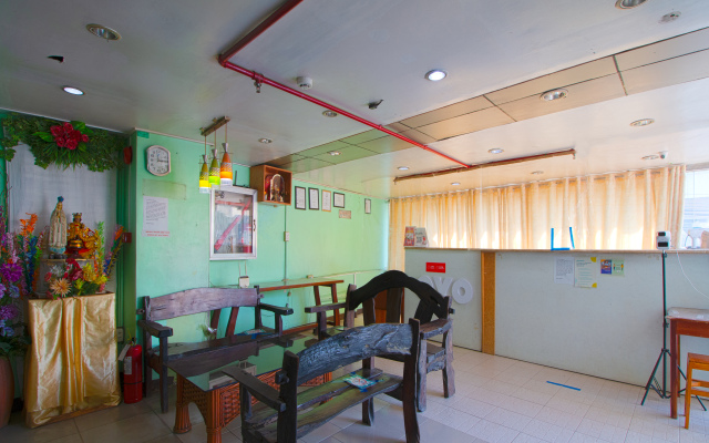 OYO 677 Roseate Pensione (Vaccinated Staff)