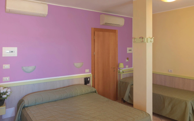 Hotel Arco Romana