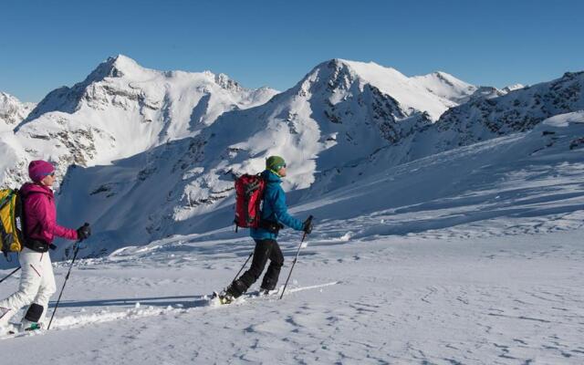 Stilfser Häuschen mit Blick auf König Ortler