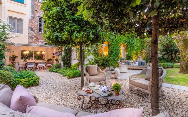 La Casina in Lucca With 2 Bedrooms and 3 Bathrooms