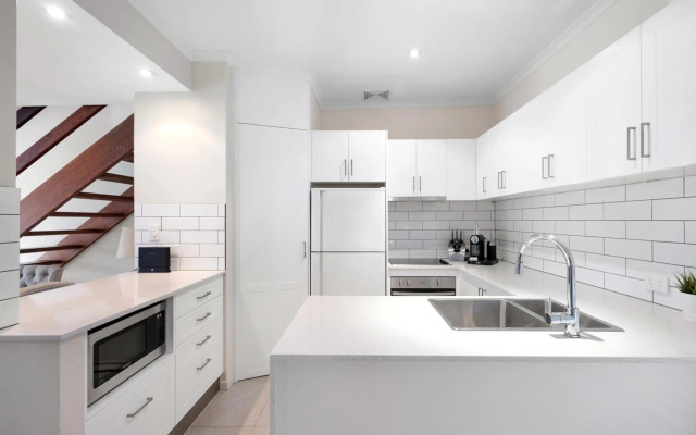 Moondarah, Apartment 6, 75 Noosa Parade