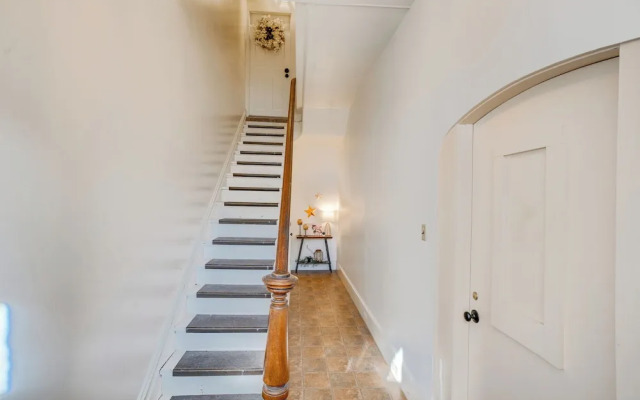 Charming Pottstown Apartment - Walk to Town!