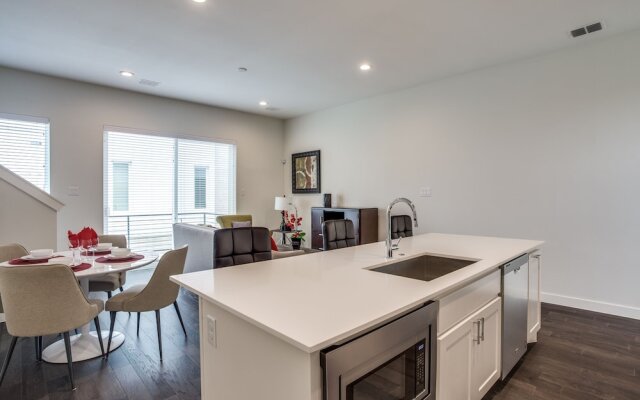 Modern Dallas TownHome 2 BR fully furnis