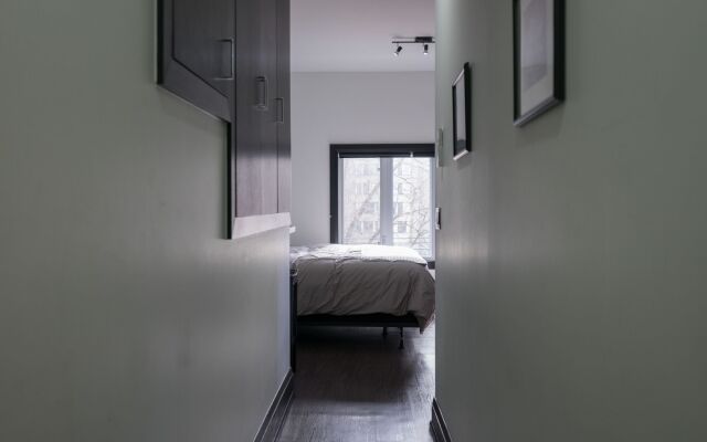 Applewood Suites - Queen West Studio