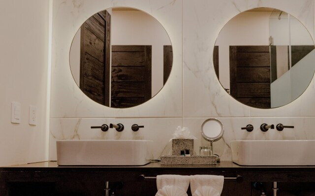 2 Bedroom Luxury Suite 210