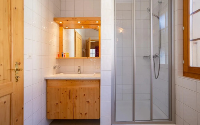 Grand Swiss Chalet for 10 Near Skilift