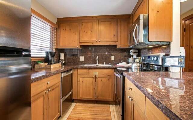 3 Bedroom Antlers Vacation Rental With Incredible Slopeside Views and Just a Short Walk to Gondola and Lionshead Village