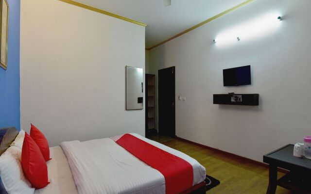 OYO 18411 Hotel Aarya