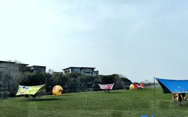 Yishu Waterfront Hotel