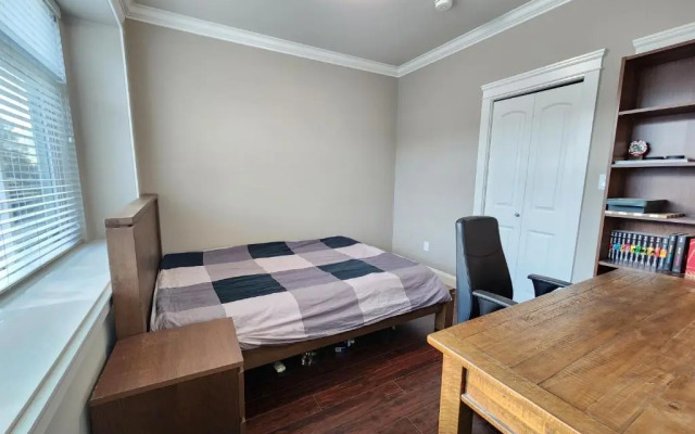 Rare Find Exquisitely New Quiet & Safe Skytrain Home