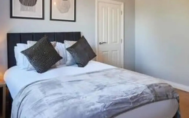 Host Stay Tibshelf House