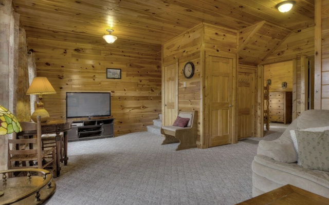 Blackberry Lodge 402 - Four Bedroom Cabin