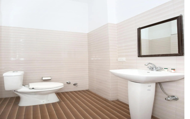 OYO 13037 Hotel Ambassador