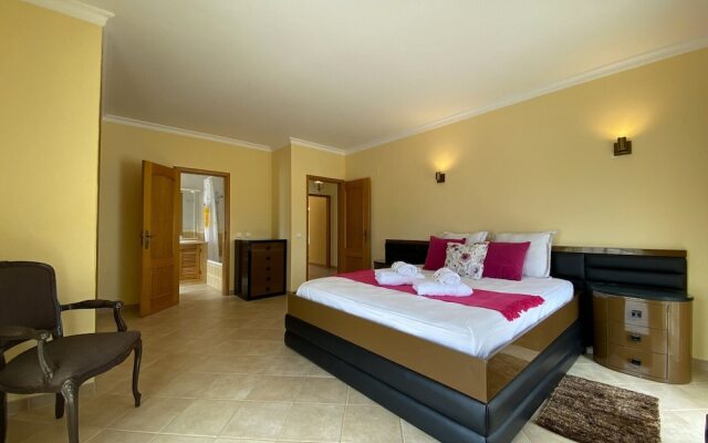 Pêra Amazing Villa With Pool by Homing