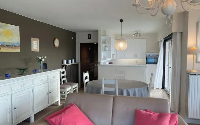 Apartment in Nieuwpoort Near Sandy Beaches