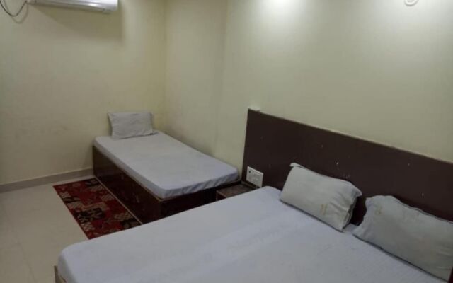 Goroomgo swastik Guest House Varanasi