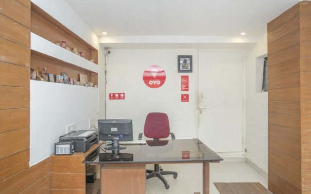 OYO 10722 Simera Service Apartments