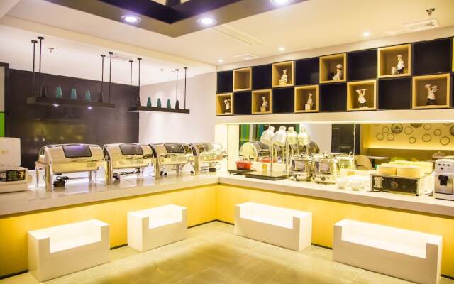 Magnolia Guilin Yangshuo West Street Hotel