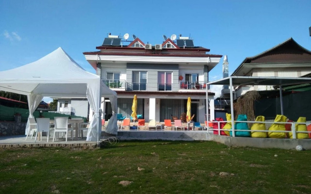 Paddys Apartments, Hisarönü