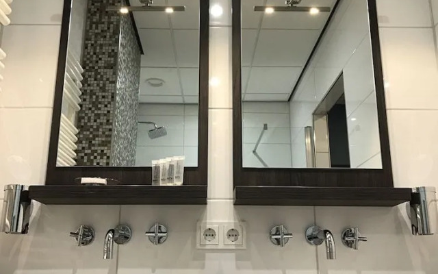 Rivers Hotel & Restaurant