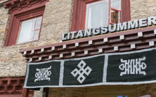 Summer in Litang · Starry Sky Courtyard