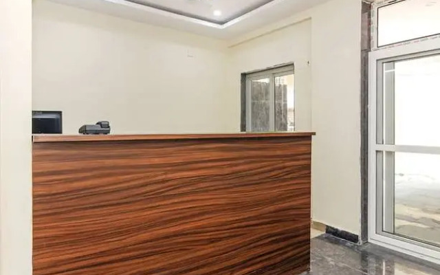 OYO 29928 Royal Emirates Banjara