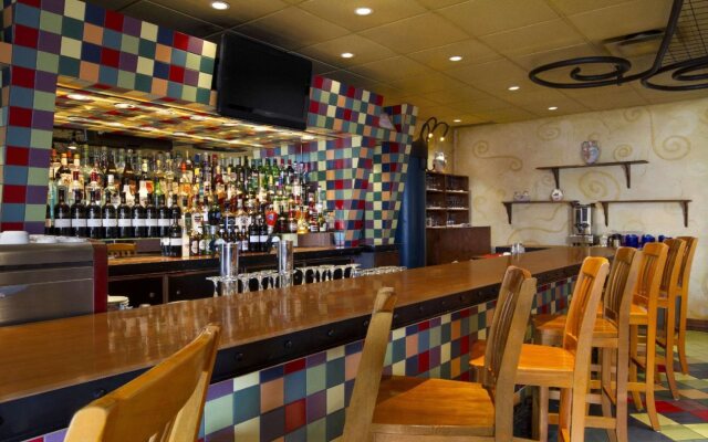 Travelodge Hotel Montreal Airport