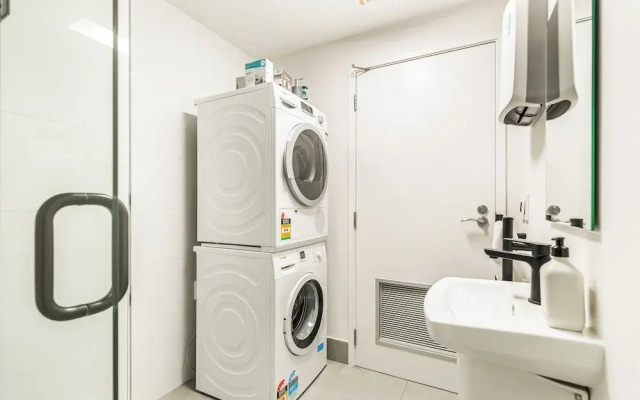Modern Studio + Prime Location!