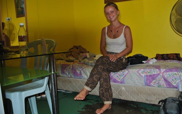 Raymond's Boutique Travelers Home - Hostel