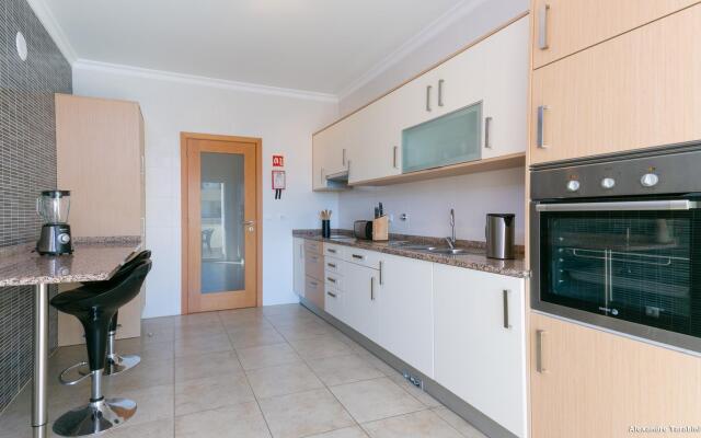 C04 - Pool View 3 Bed Apartment