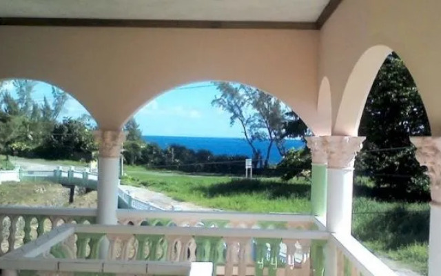 Dolphin Bay Yoga Guest House