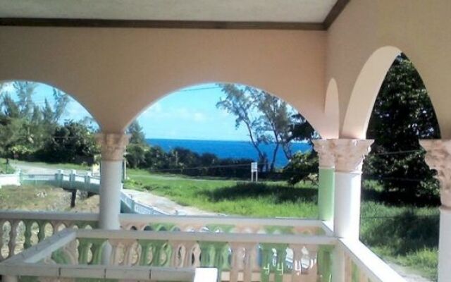 Dolphin Bay Yoga Guest House