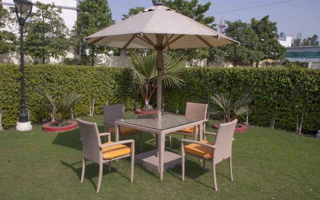 Palette - Hotel Deepali Palace