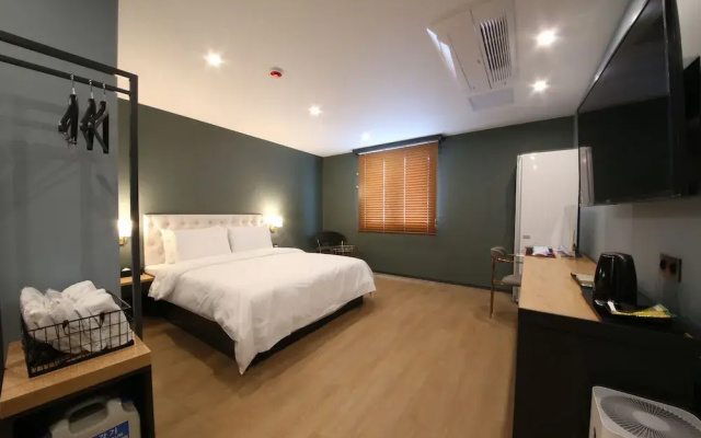 W Motel