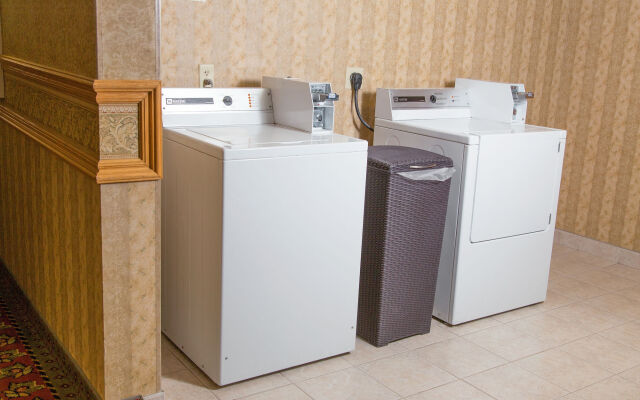 BridgePointe Inn & Suites by BPhotels, Lincoln I-80/27th St