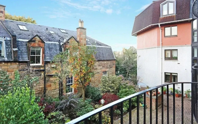 Stylish Apt next to Dean Village