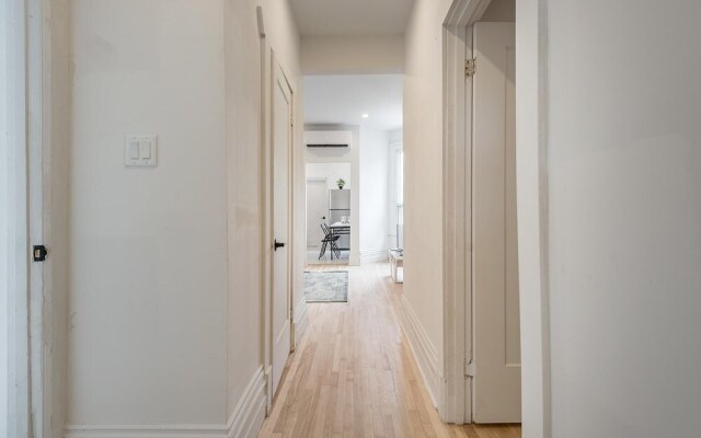 Bright and Cozy 4bedr in the of Mile-end