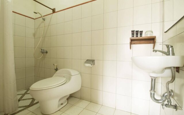 Rumah Asri Bed and Breakfast by RedDoorz