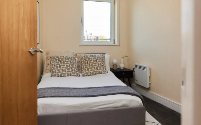 The Weavers Field Place - Classy 3bdr Flat With Terrace