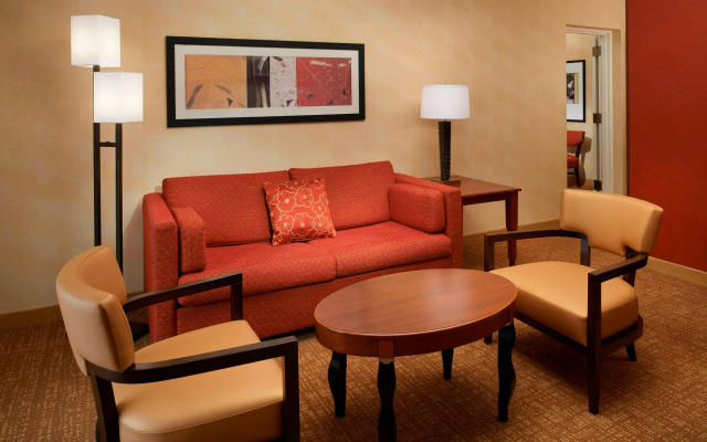 Courtyard Chicago Waukegan Gurnee