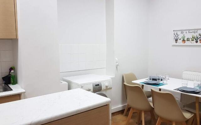 Palette Apartment Terracotta - Athens Center, 3 BD, 2 BATH