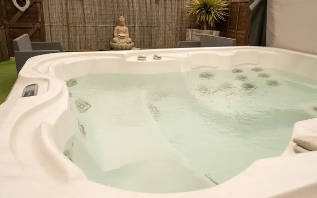 Nualas Lodge Private Hot Tub Escape