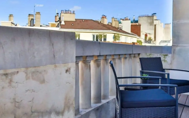 Design Passy Terrace 2 Bedroom Apt With Balcony in Paris