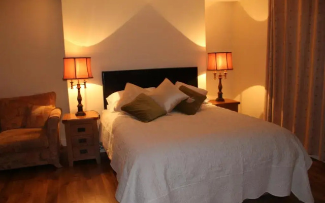 The Twelve Oaks