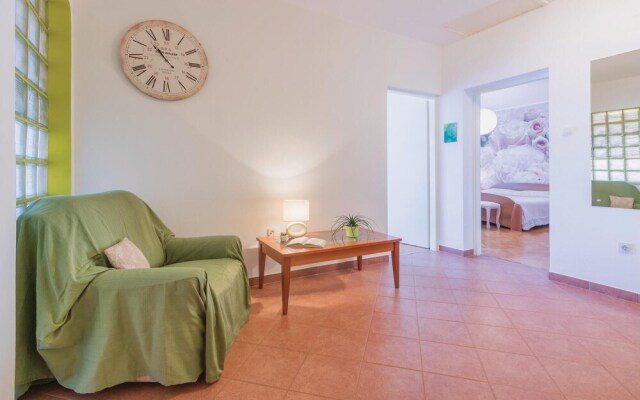 Amazing Home in Valbandon With Wifi and 2 Bedrooms