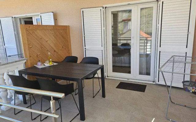 Cozy Studio Apartment in Grebastica