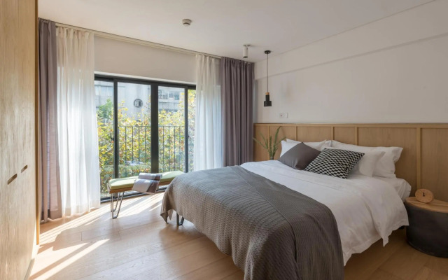 baseLITE-WESTBUND Serviced Apartment