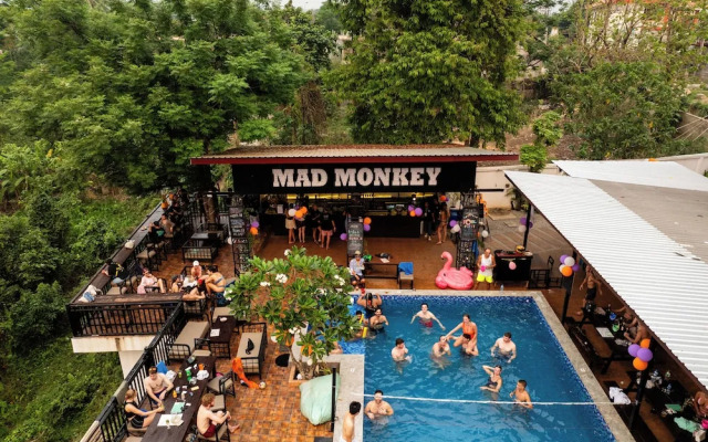 Mad Monkey  Vang Vieng