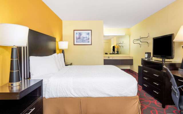 Travelodge by Wyndham Richmond IN